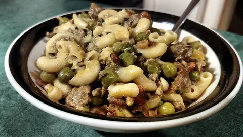 A prepared serving of american goulash with lean turkey