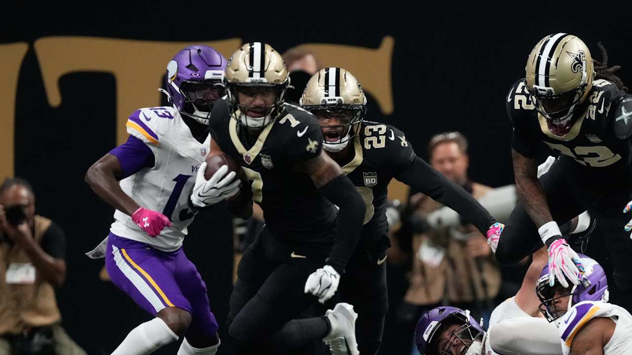Minnesota Vikings and New Orleans Saints players during their Week 5 game