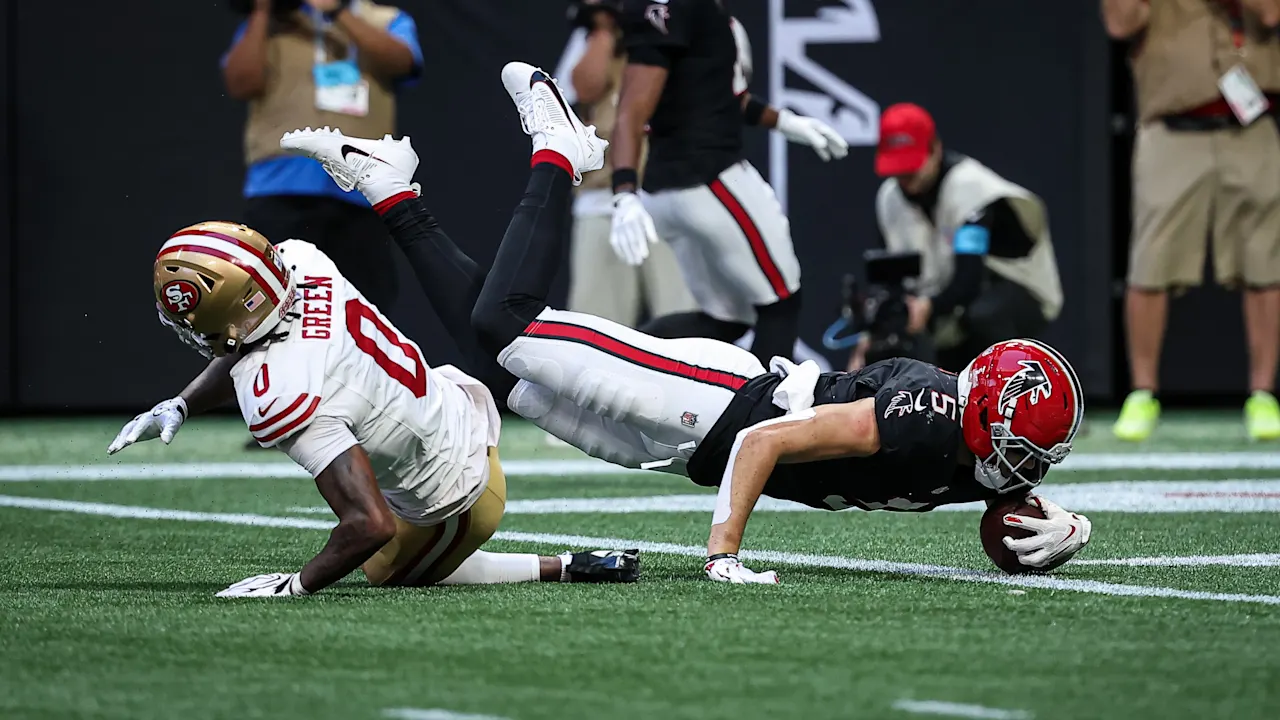Atlanta Falcons wide receiver Drake London scores a fourth-quarter touchdown against the San Francisco 49ers in Week 7 at Mercedes-Benz Stadium.