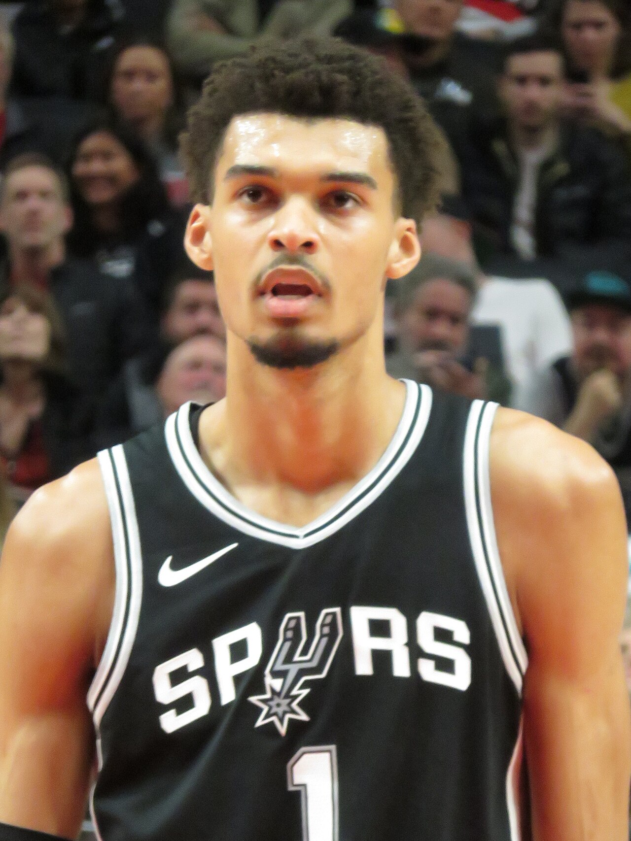Victor Wembanyama in a black San Antonio Spurs jersey during a game