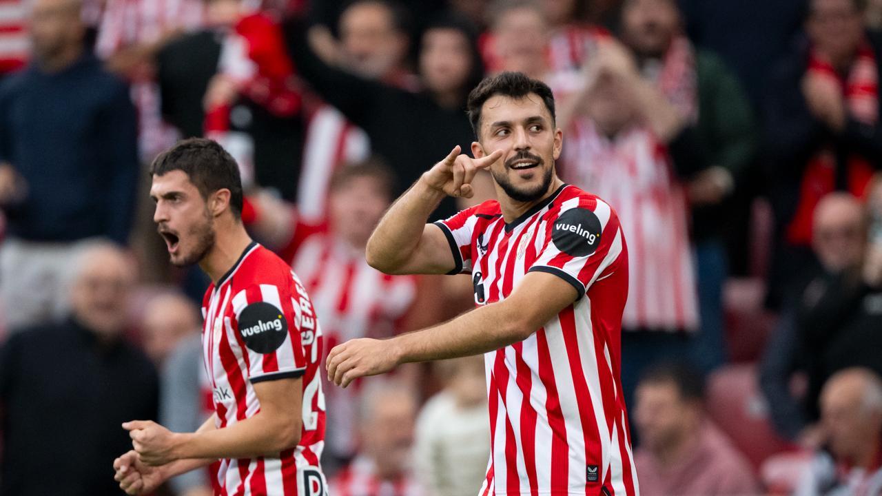 Athletic Club players celebrate after scoring during the 4-0 LaLiga win over Getafe at San Mamés.