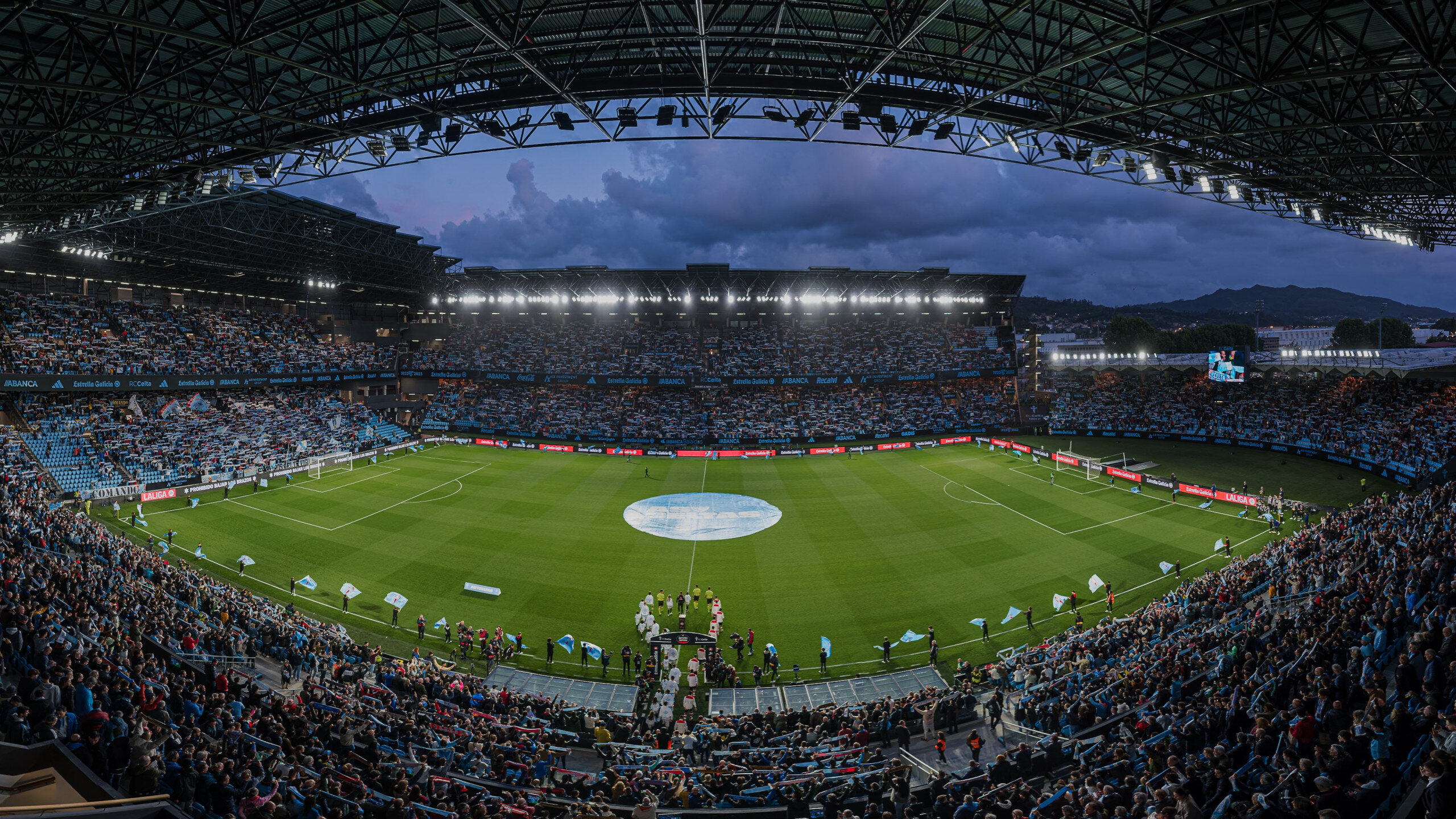 Celta supporters fill the stands at Estadio ABANCA Balaídos beneath the stadium roof.