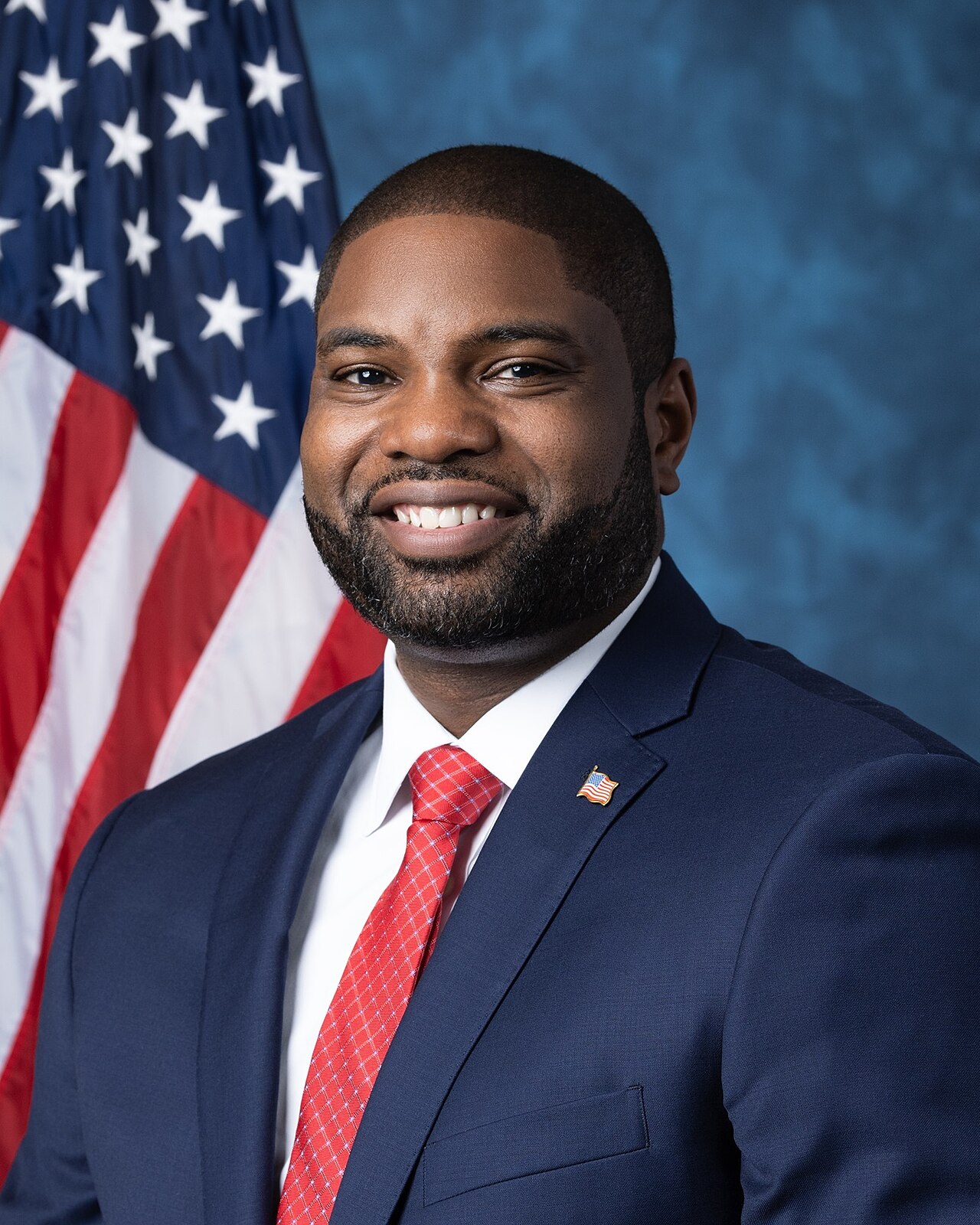 Official congressional portrait of Rep. Byron Donalds of Florida