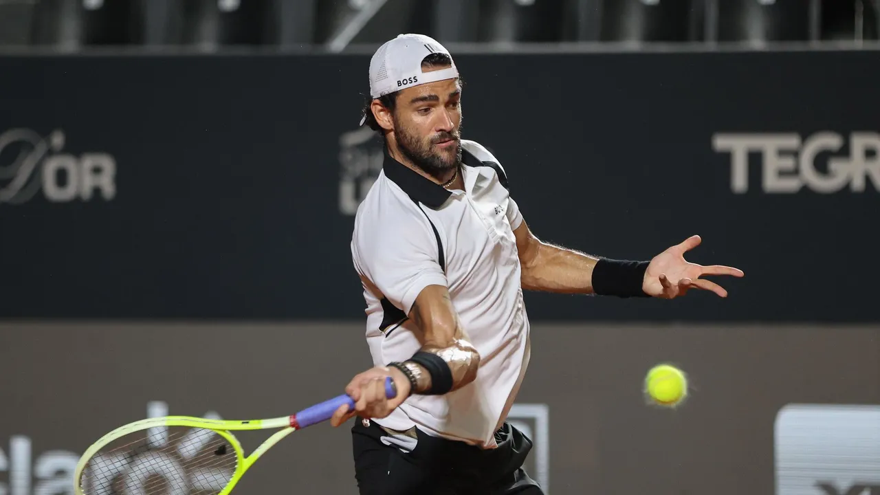 Matteo Berrettini prepares a forehand return during an ATP Tour match.